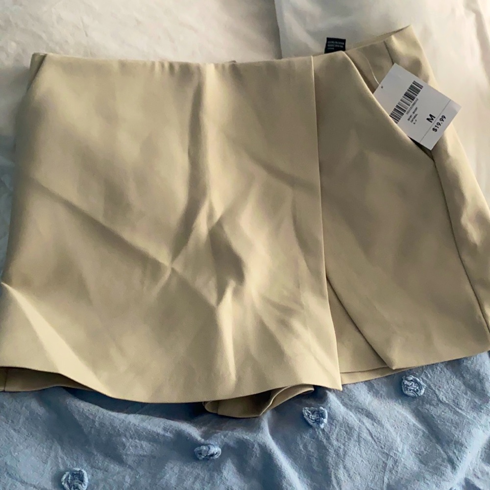 Khaki skirt NEVER WORN- PERFECT CONDITION
